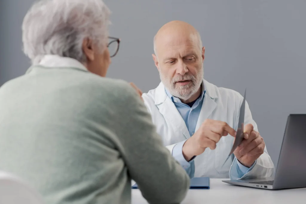 grypa u seniora - senior w gabinecie lekarskim