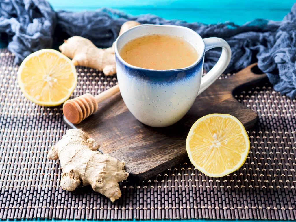 przeziębienie seniora - domowe sposoby na leczenie - imbir i cytryna